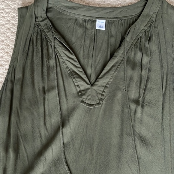 Olive green tank top - Picture 3 of 3